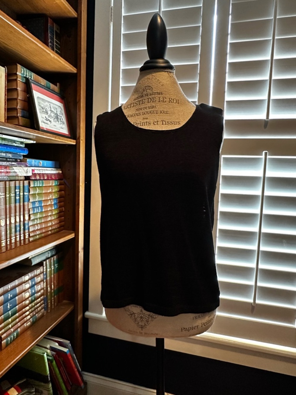 Chaus Black Sleeveless Scoop Neck Tank